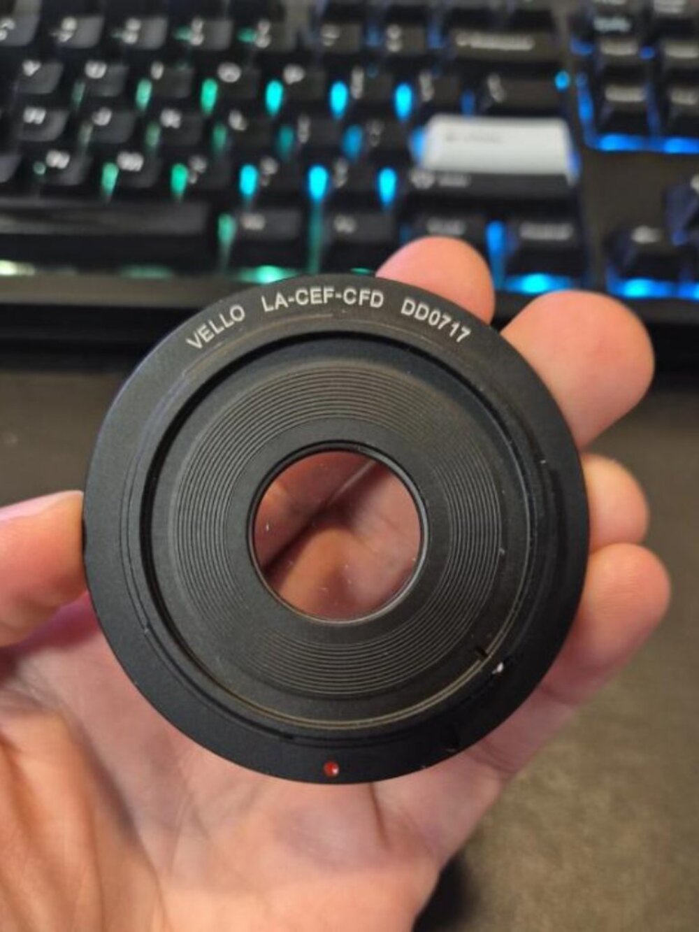 Canon FD Lens to EOS R Mount Adapter (Vello LA-CEF-CFD)